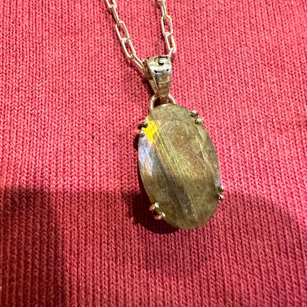 Beautiful Labradorite Silver Pendant
